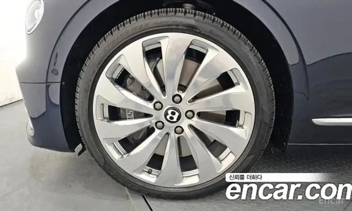 Фото 5 - Bentley Flying Spur