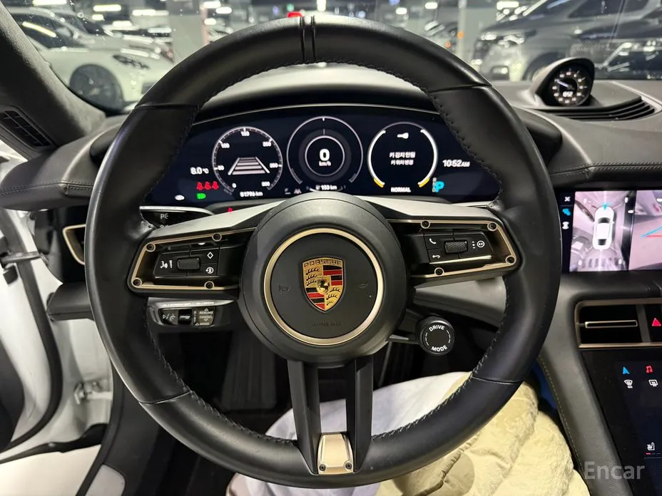 Фото 10 - Porsche Taycan