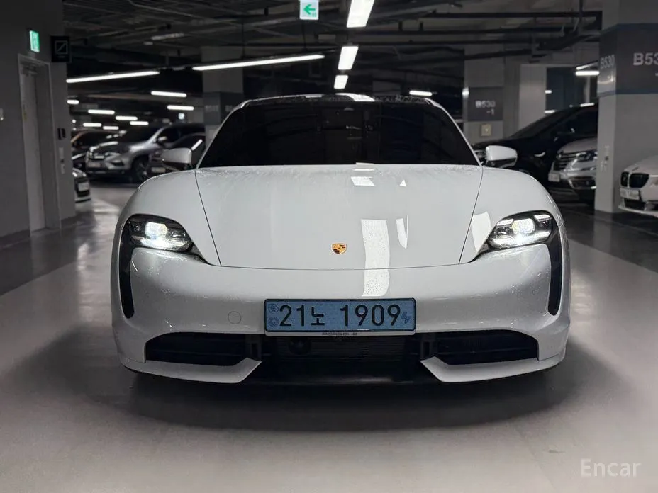 Фото 2 - Porsche Taycan