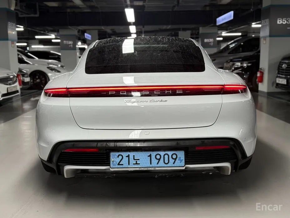 Фото 3 - Porsche Taycan