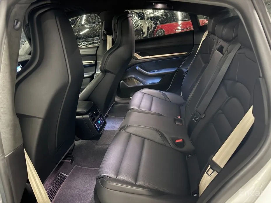 Фото 7 - Porsche Taycan