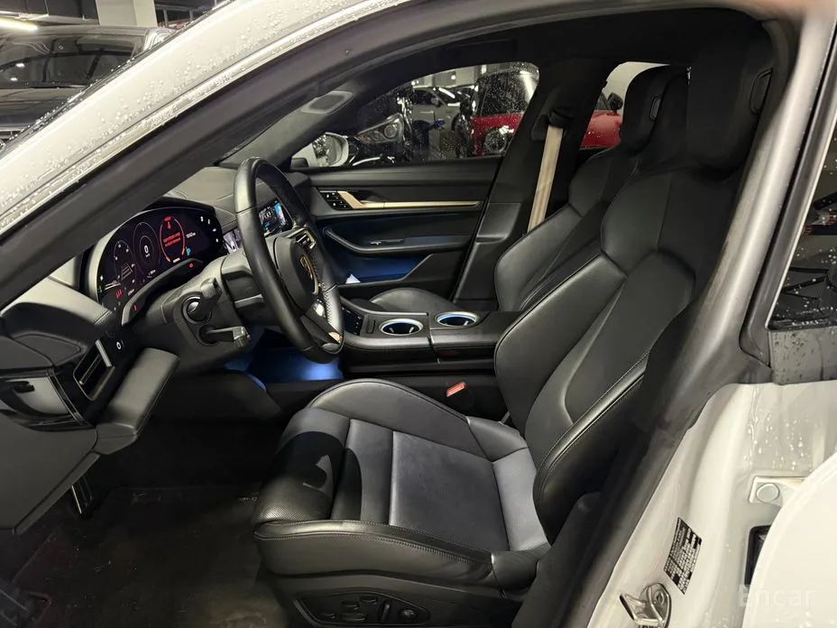 Фото 8 - Porsche Taycan