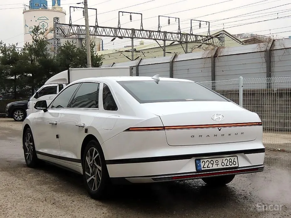 Фото 3 - Hyundai Grandeur