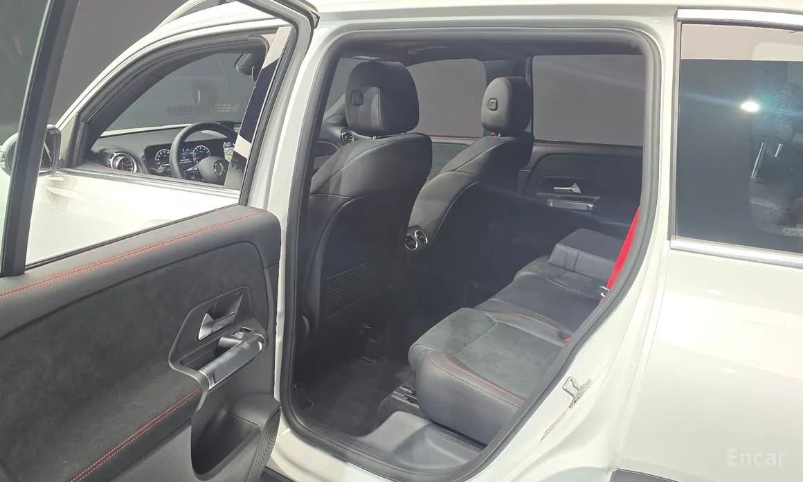 Фото 11 - Mercedes-Benz GLB-Class