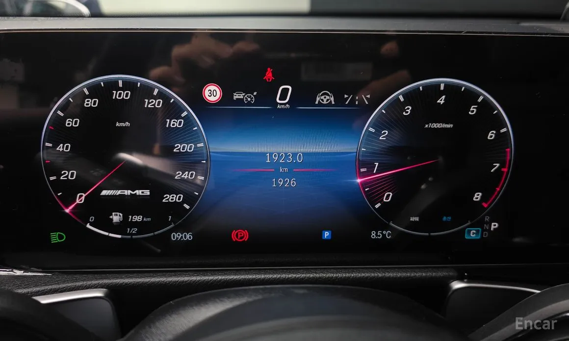 Фото 8 - Mercedes-Benz GLB-Class