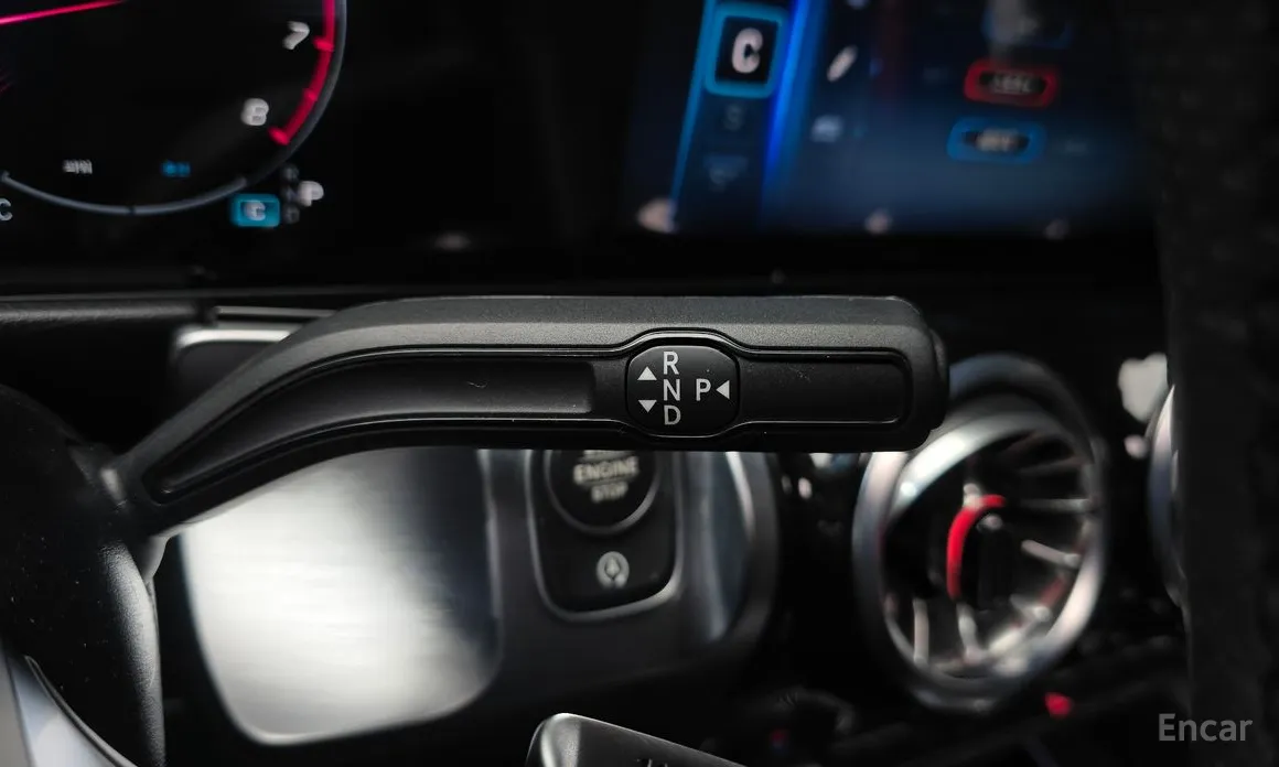 Фото 9 - Mercedes-Benz GLB-Class