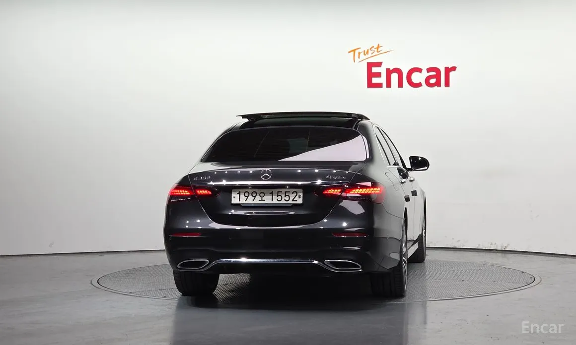 Фото 4 - Mercedes-Benz E-Class