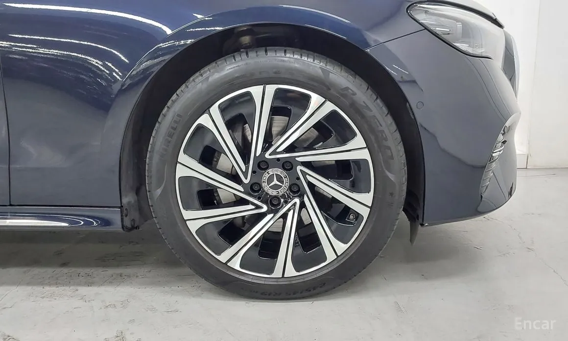 Фото 5 - Mercedes-Benz E-Class