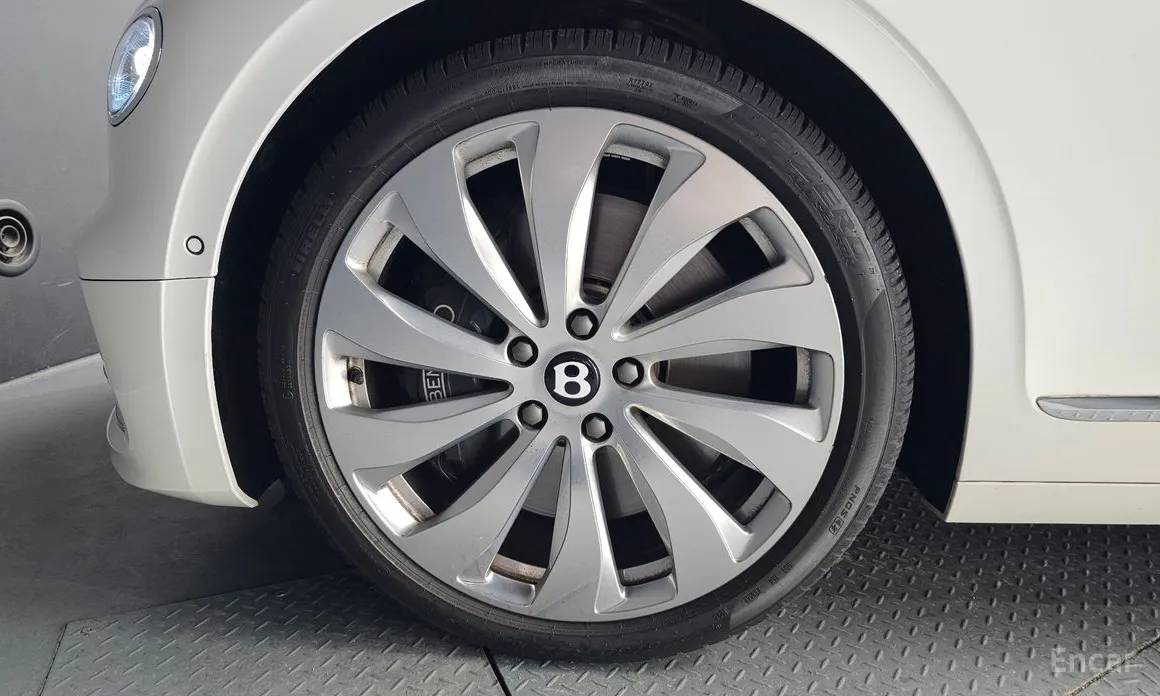 Фото 5 - Bentley Flying Spur
