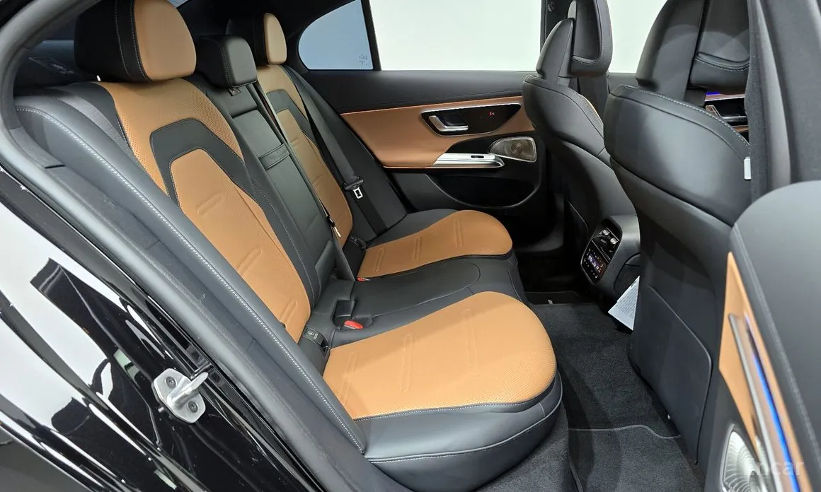 Фото 12 - Mercedes-Benz E-Class