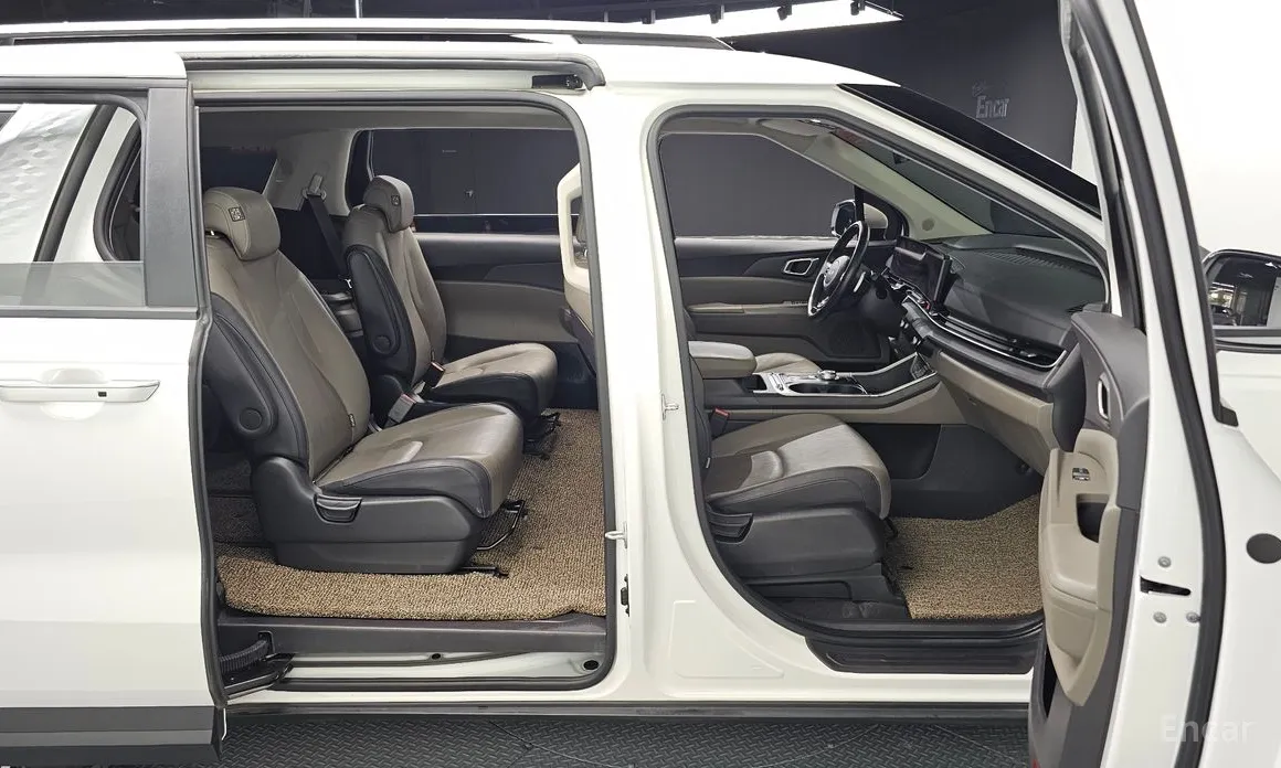 Фото 12 - Kia Carnival