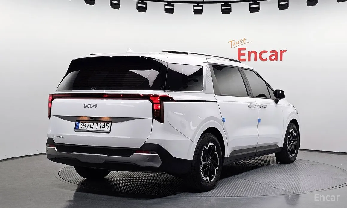 Фото 2 - Kia Carnival