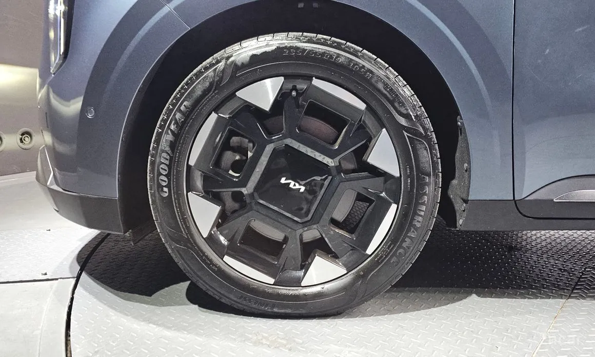 Kia Carnival 2023 7-Seater Noblesse