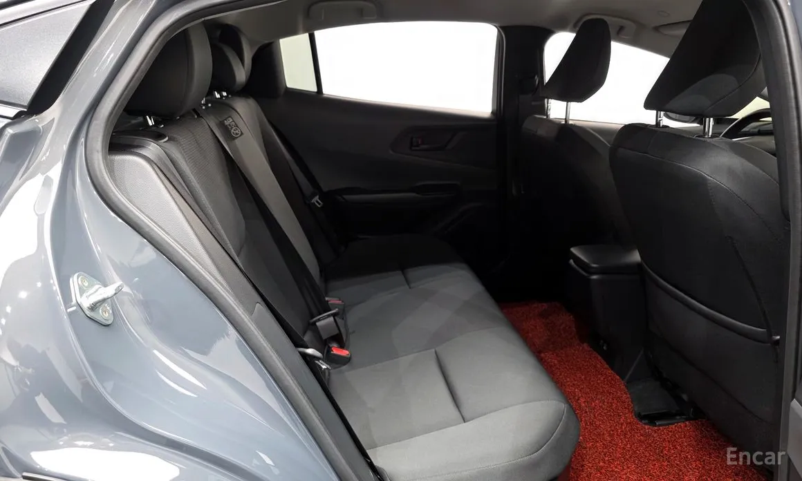 Фото 12 - Toyota Prius