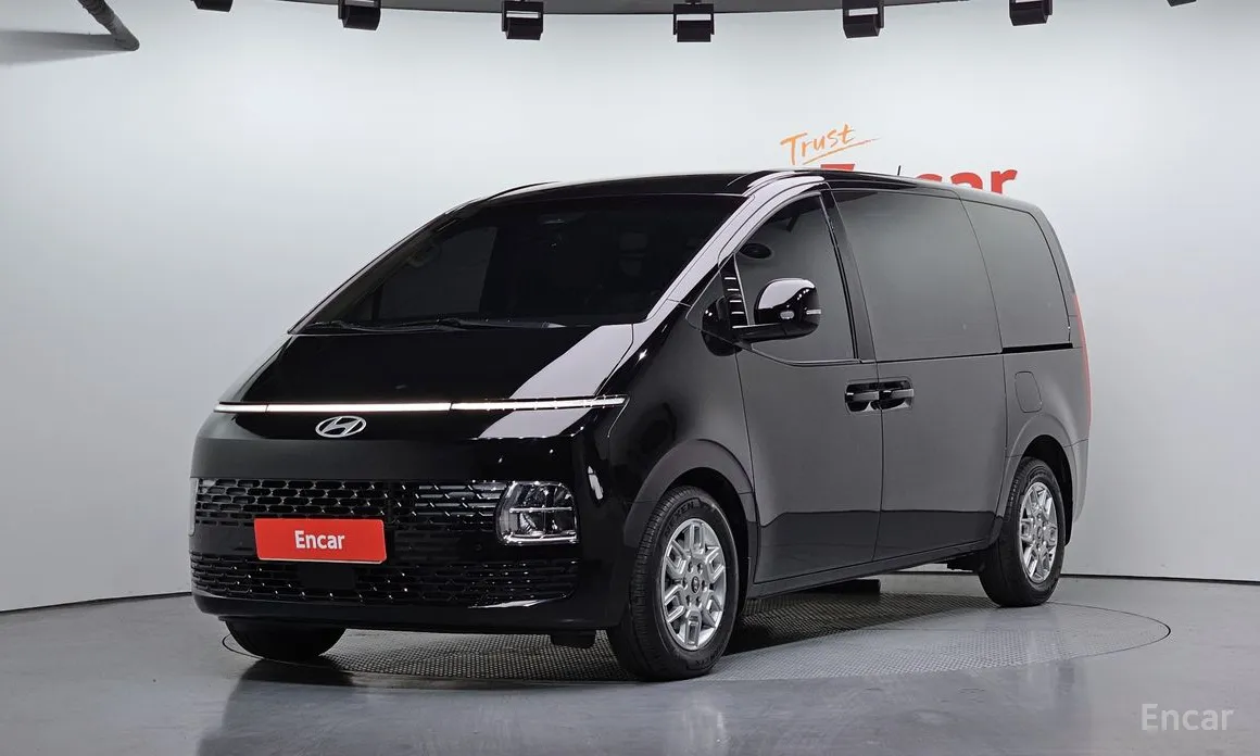 Фото 1 - Hyundai Staria