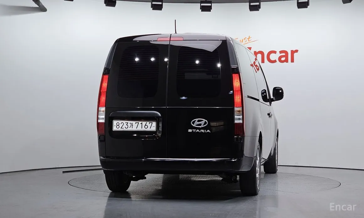 Фото 4 - Hyundai Staria