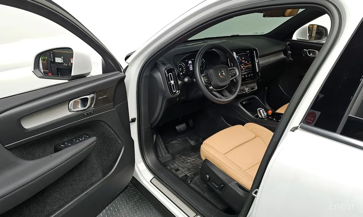 Фото 11 - Volvo XC40