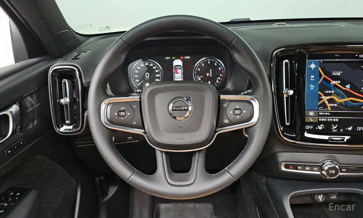 Фото 13 - Volvo XC40