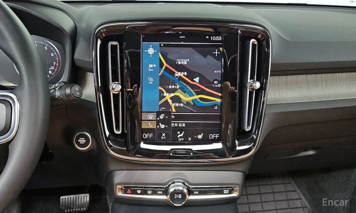 Фото 14 - Volvo XC40