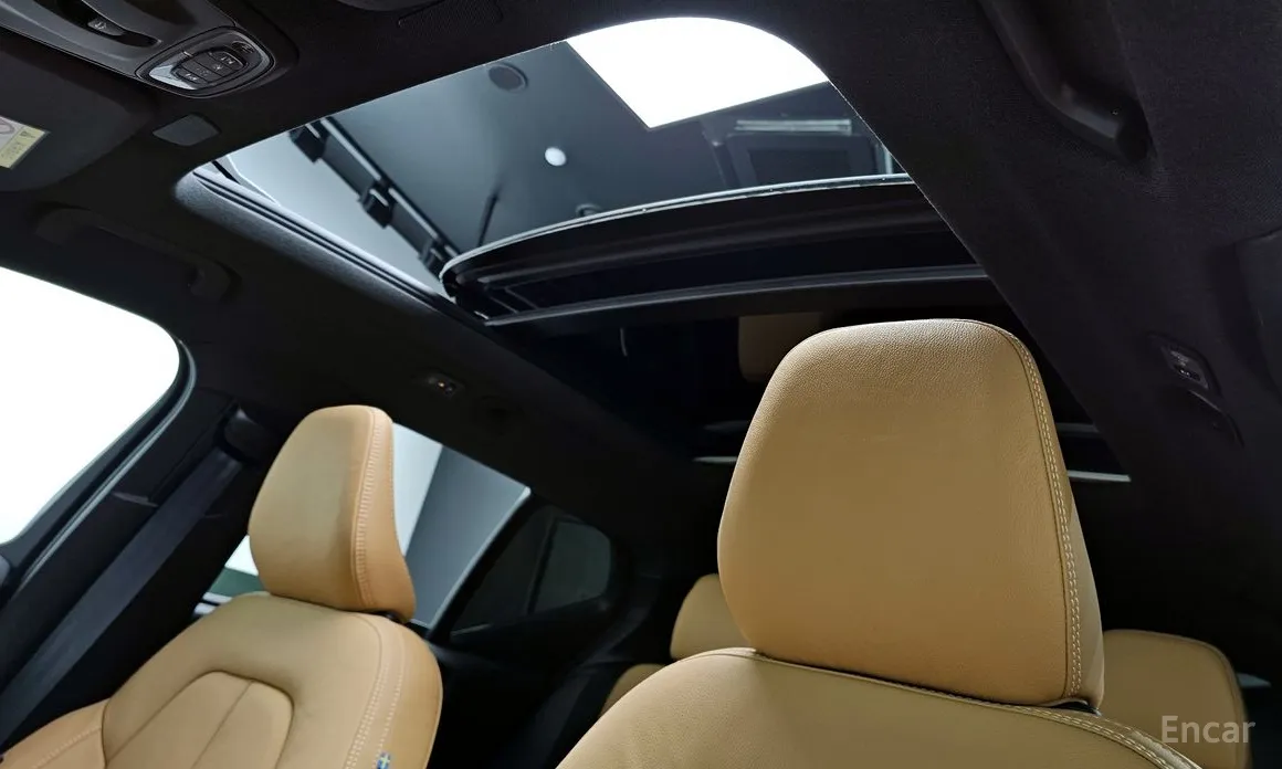 Фото 16 - Volvo XC40