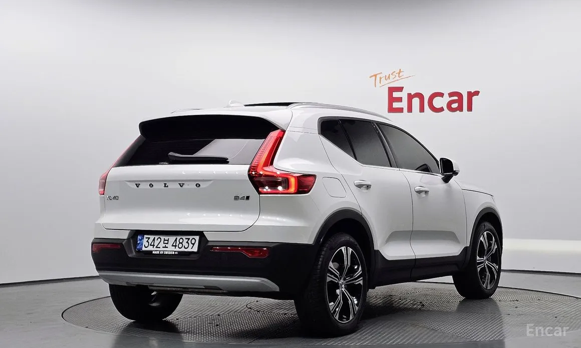 Фото 2 - Volvo XC40