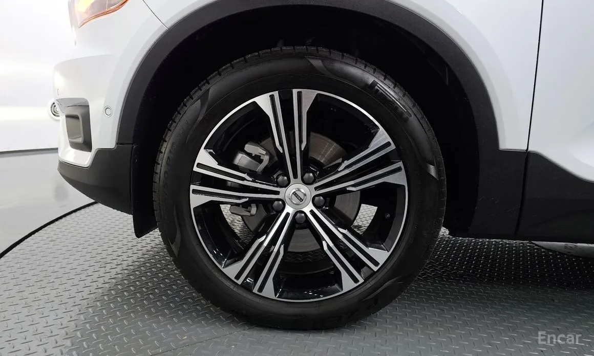 Фото 5 - Volvo XC40