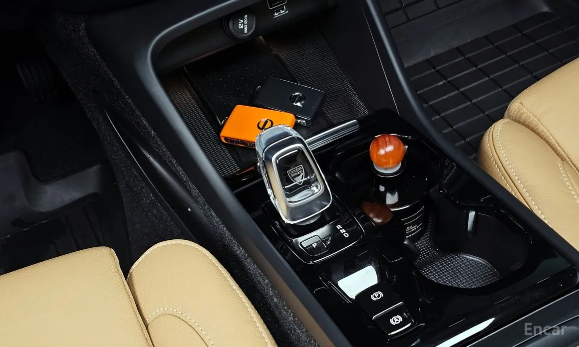 Фото 9 - Volvo XC40