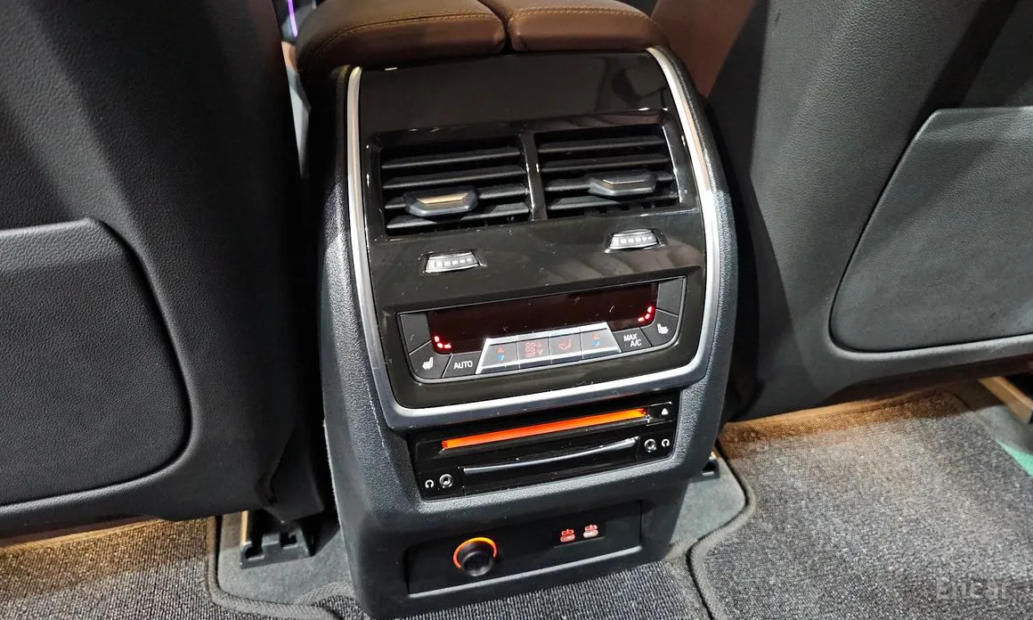 Фото 18 - BMW X7