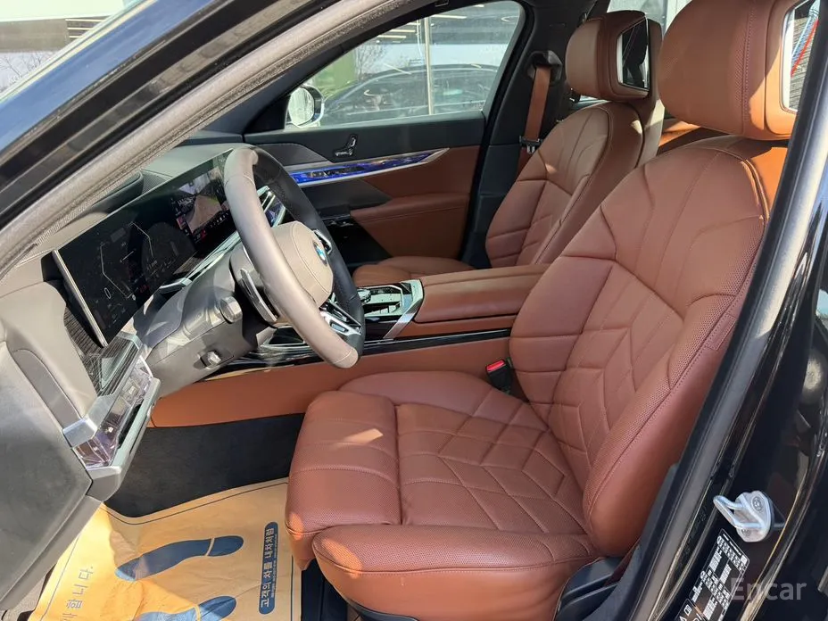 Фото 10 - BMW 7 Series