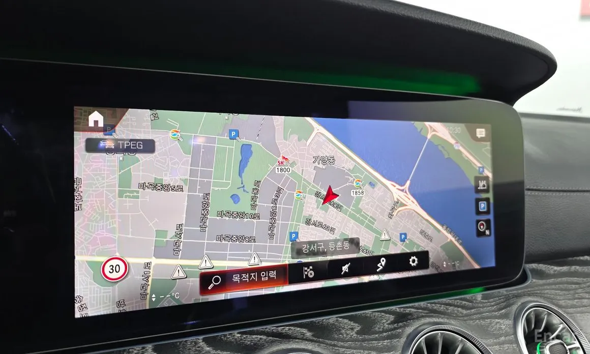 Фото 16 - Mercedes-Benz E-Class