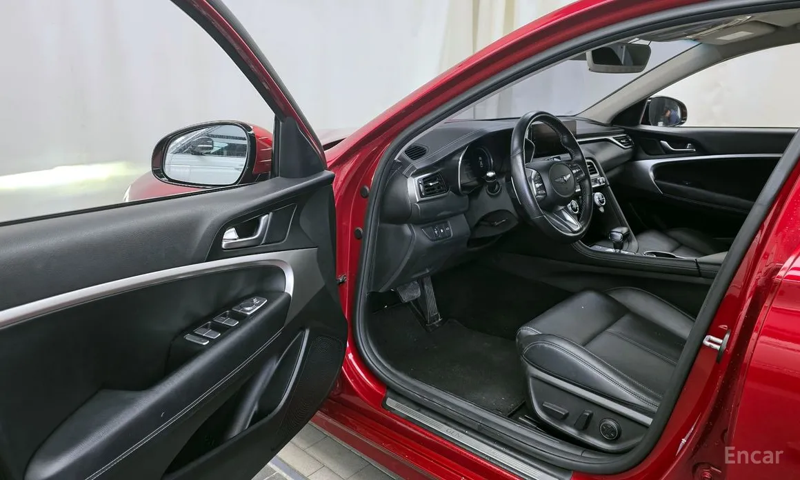 Фото 10 - Genesis G70