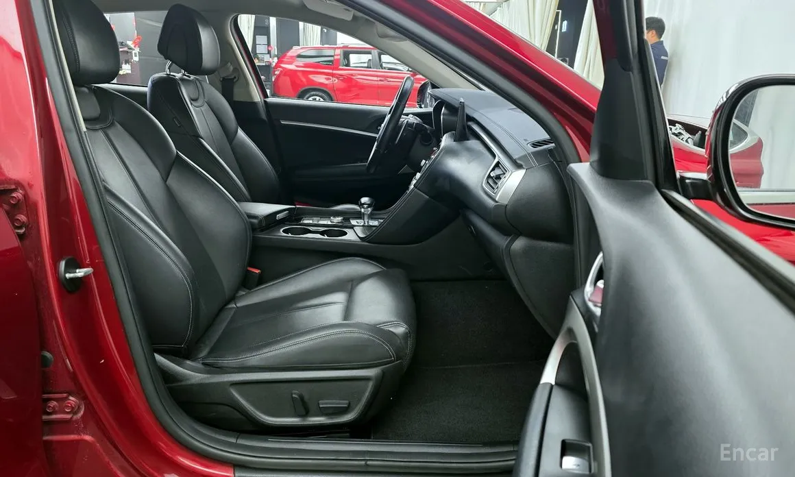 Фото 11 - Genesis G70