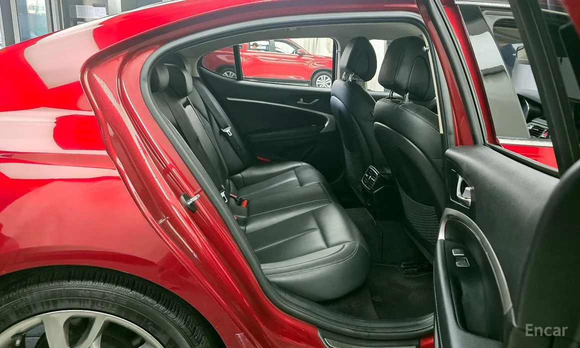 Фото 12 - Genesis G70