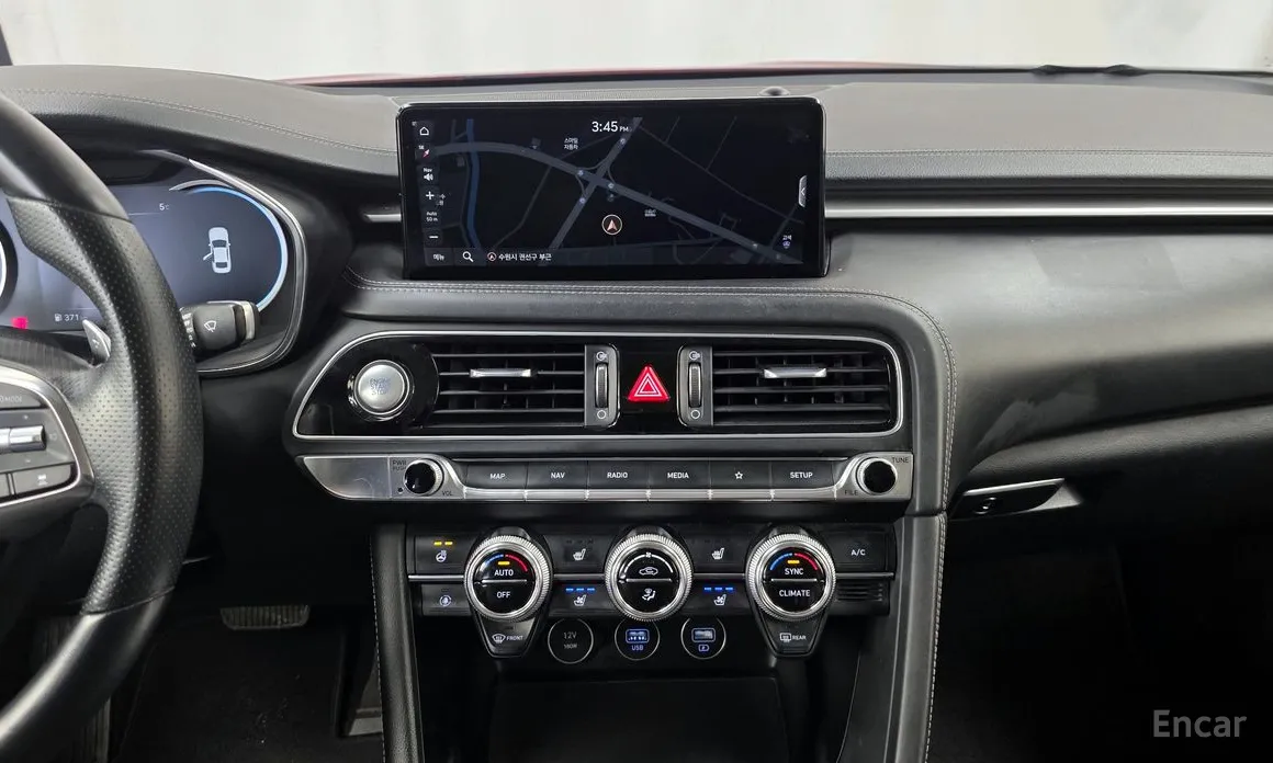 Фото 14 - Genesis G70