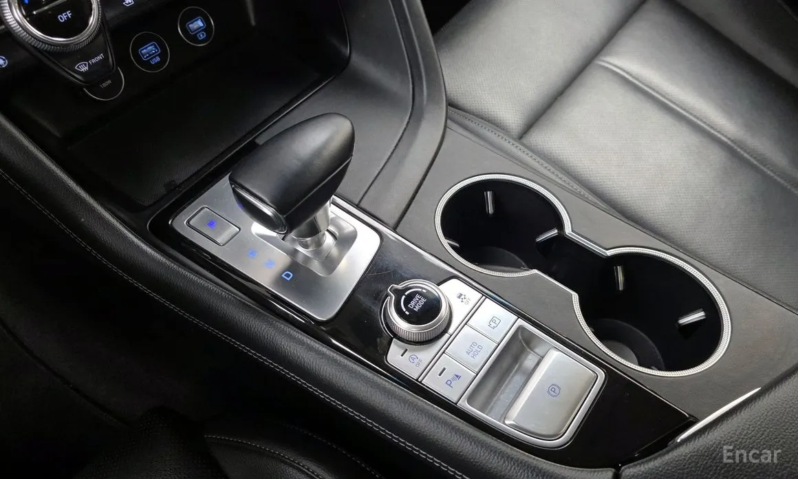 Фото 9 - Genesis G70