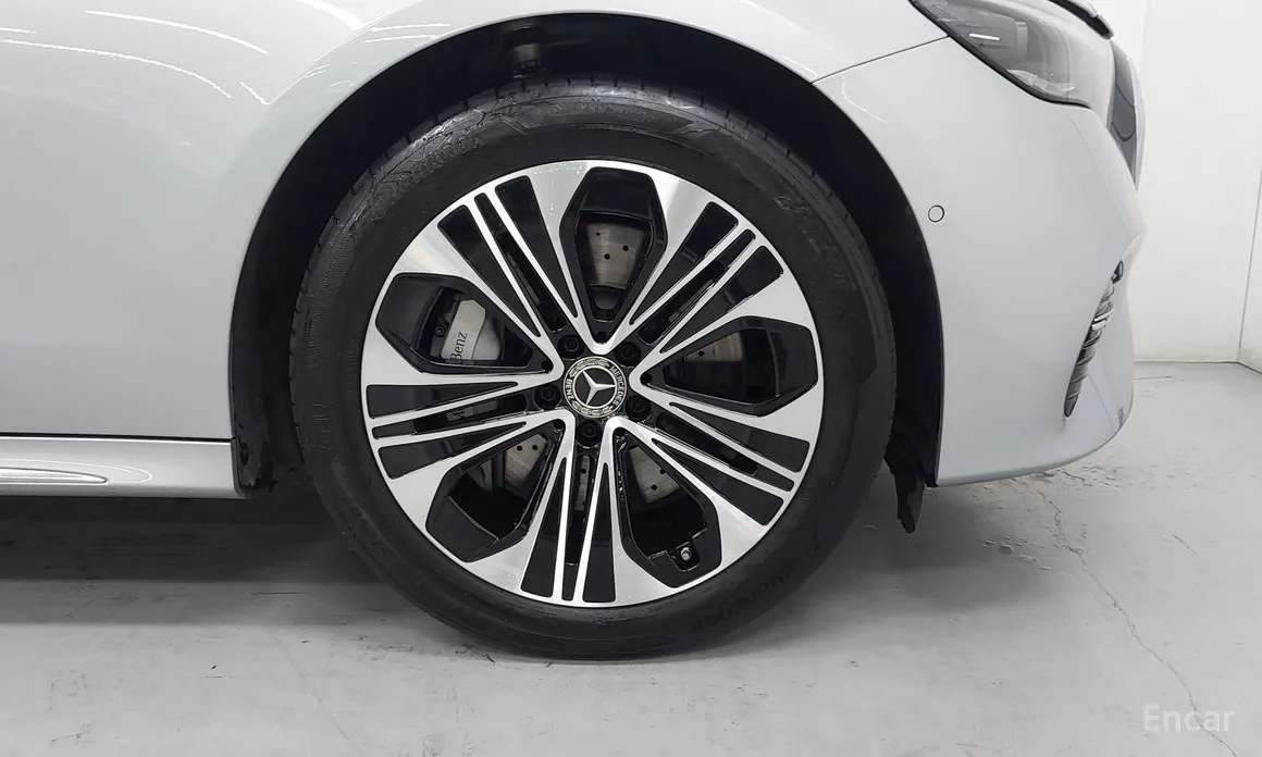 Фото 5 - Mercedes-Benz E-Class