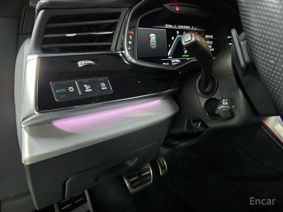 Фото 16 - Audi Q8