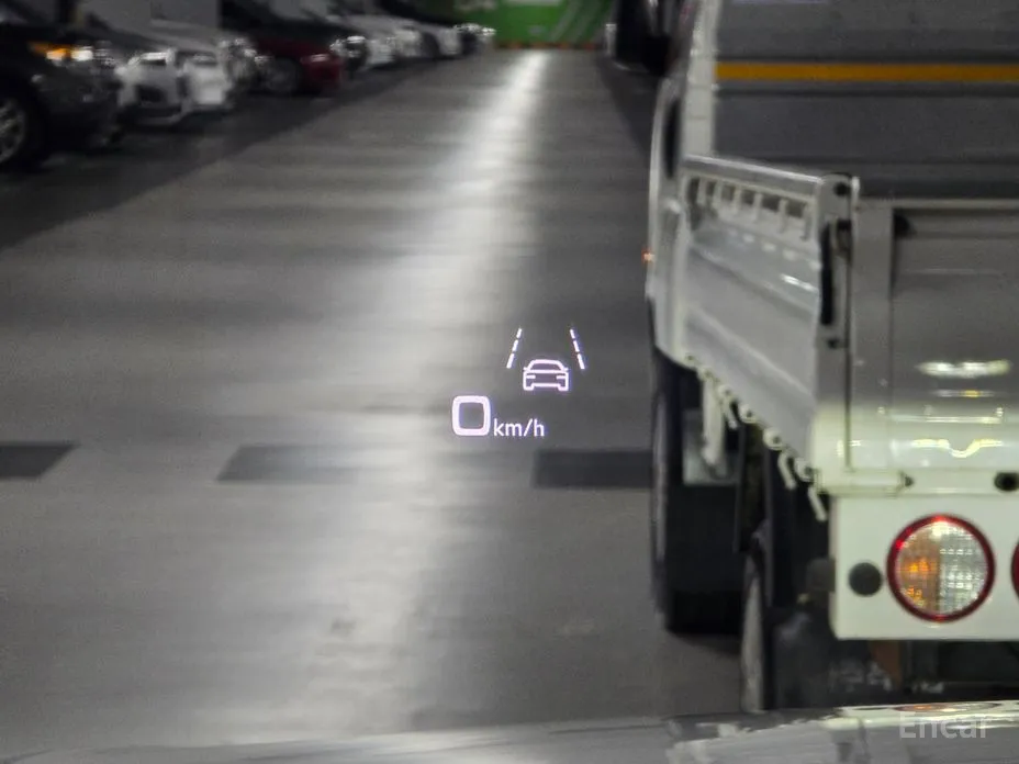 Фото 18 - Audi Q8