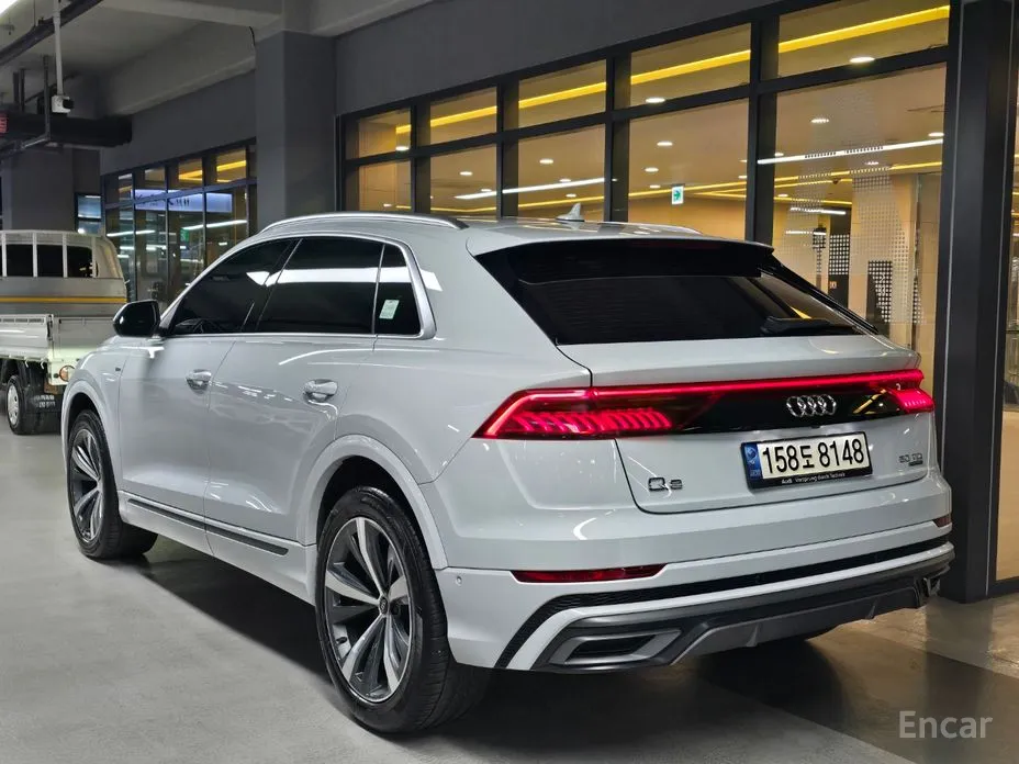 Фото 4 - Audi Q8