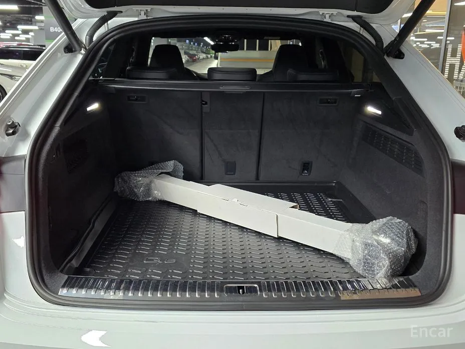 Фото 6 - Audi Q8