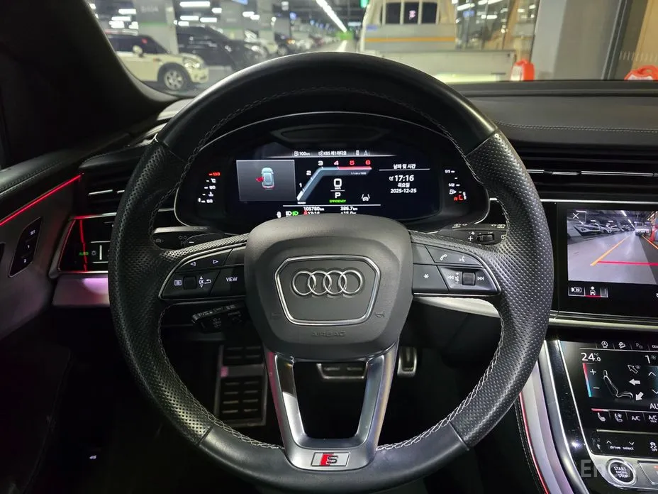 Фото 9 - Audi Q8