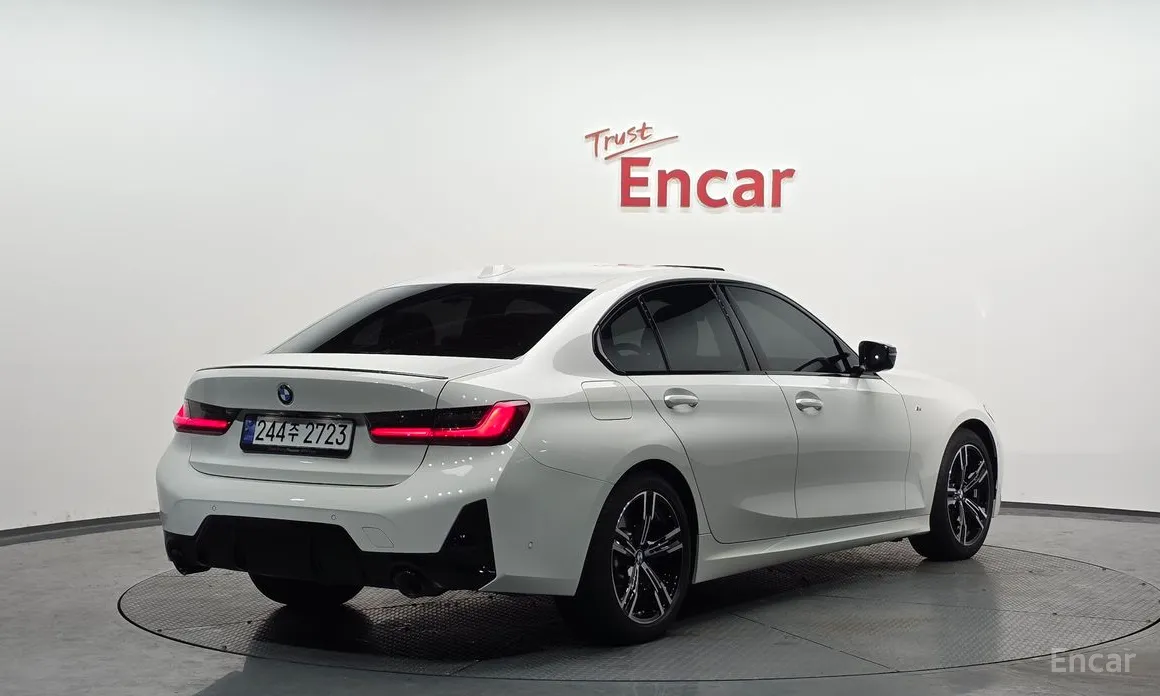 Photo 2 - BMW 3 Series