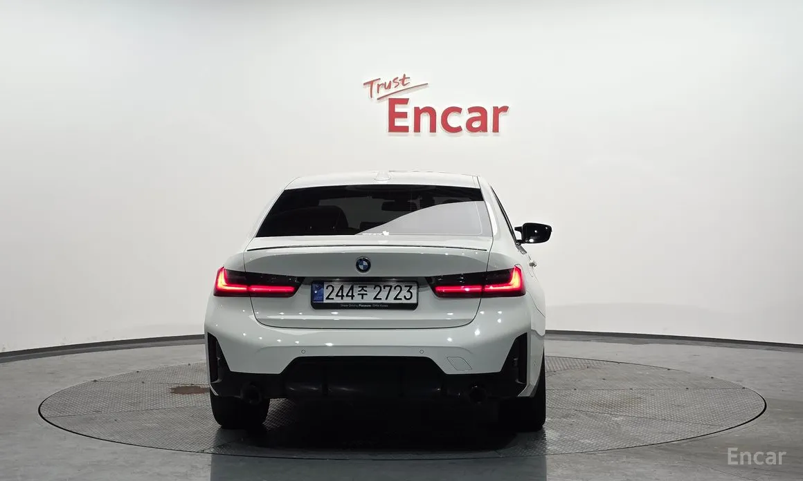 Photo 4 - BMW 3 Series