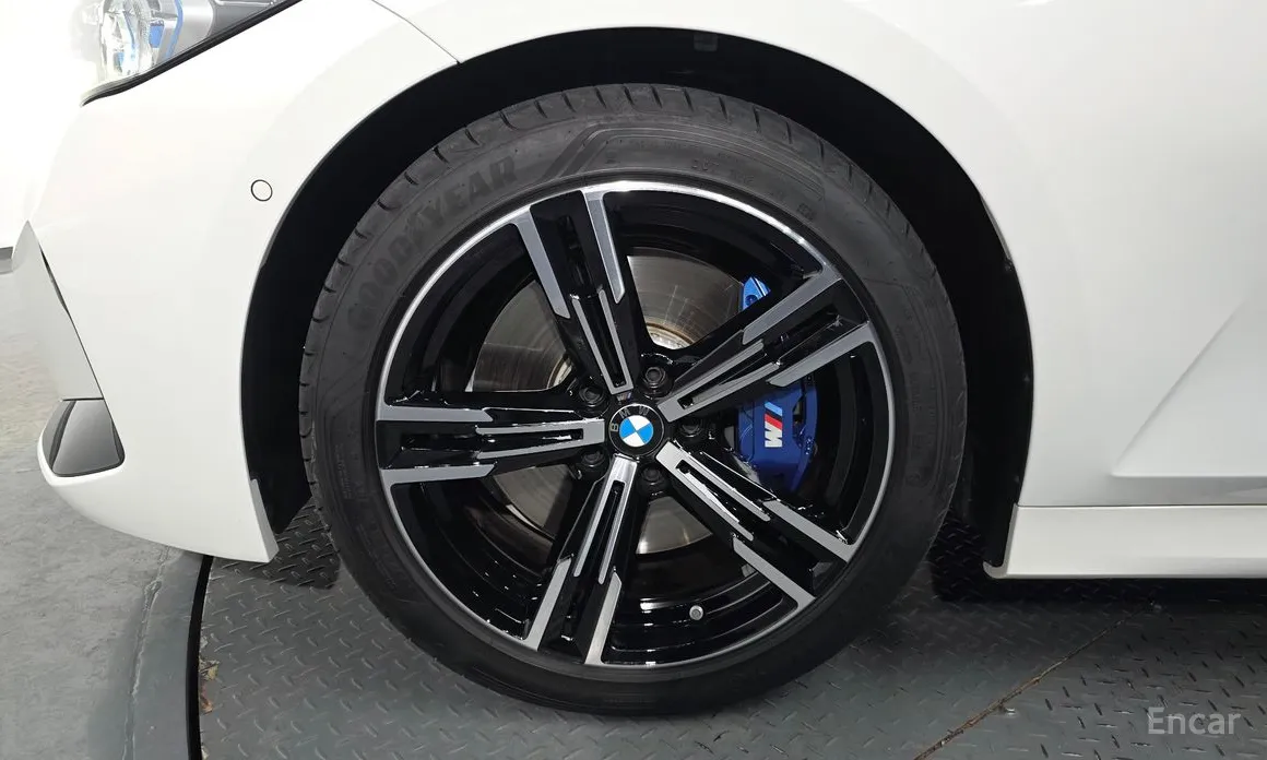 Photo 5 - BMW 3 Series