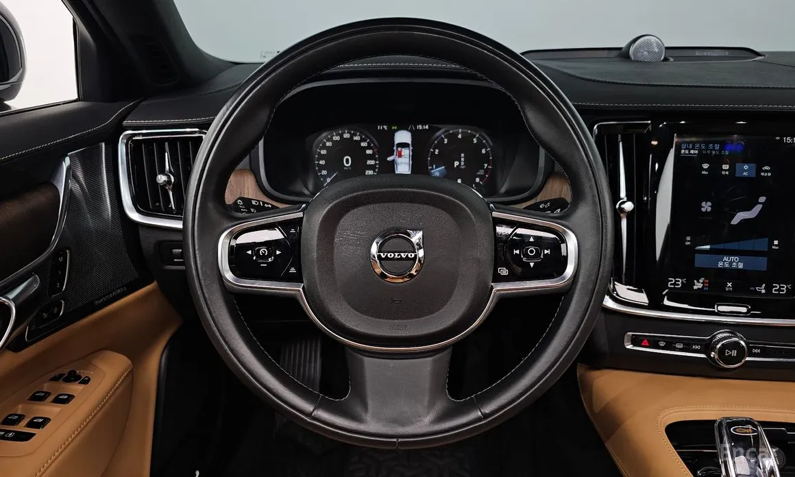 Фото 13 - Volvo S90