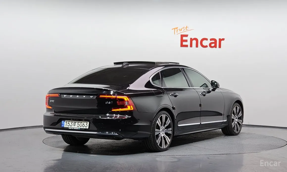 Фото 2 - Volvo S90