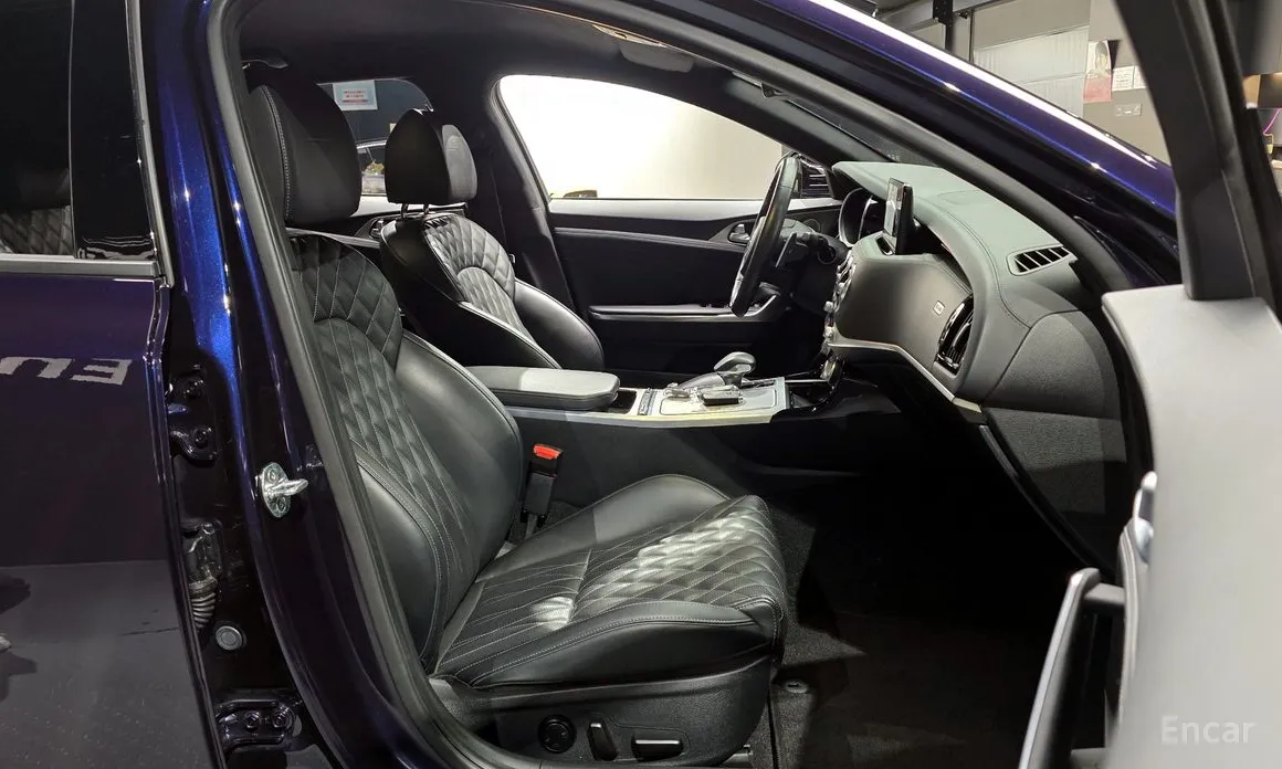 Фото 10 - Kia Stinger