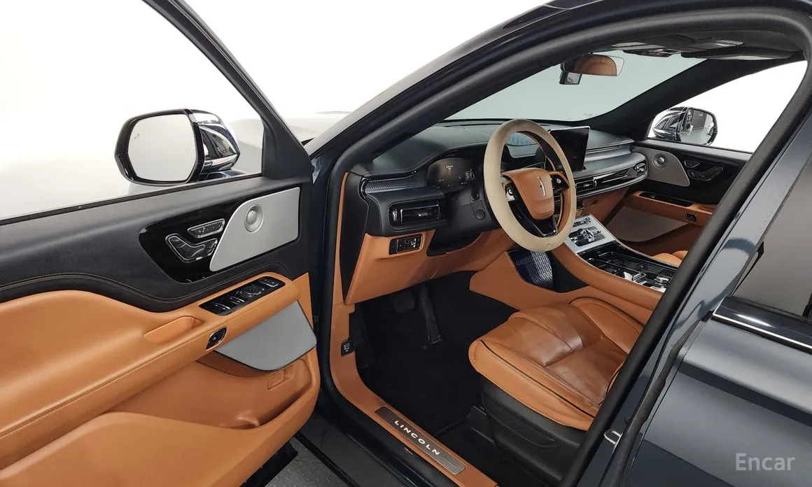 Фото 10 - Lincoln Aviator