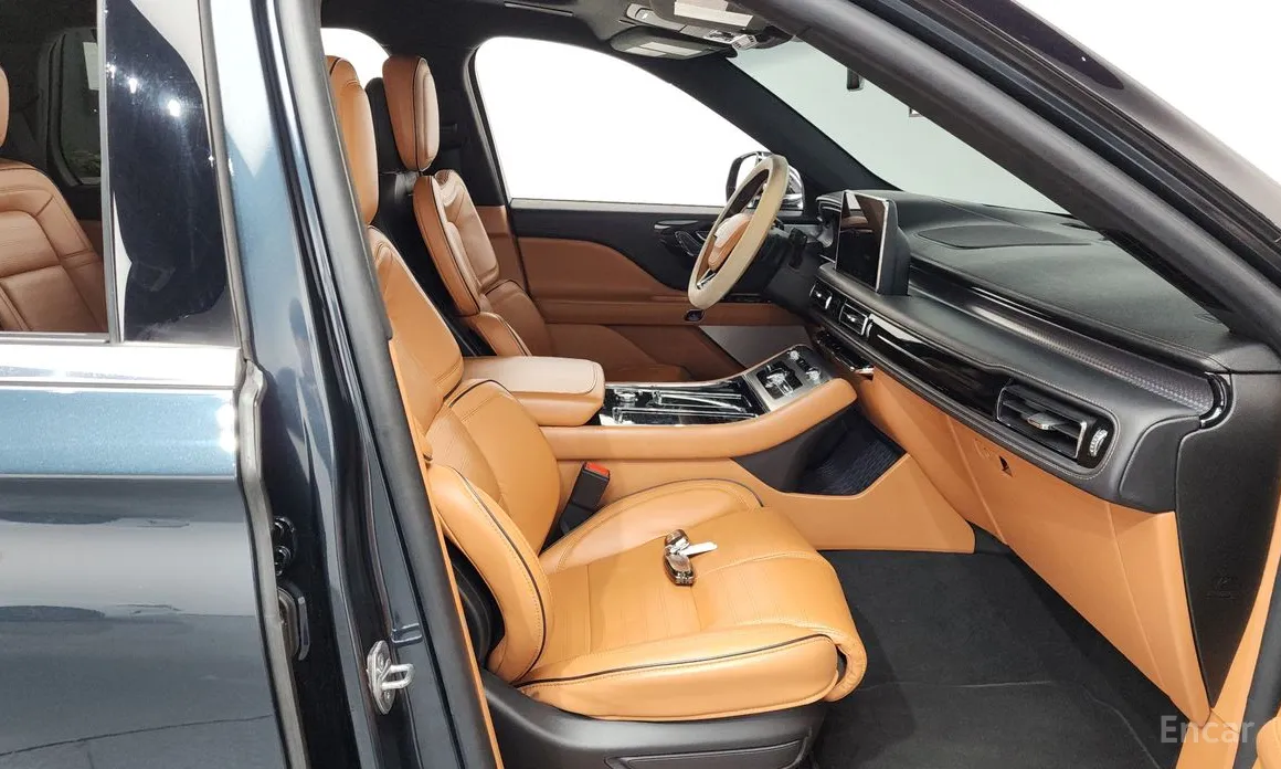 Фото 11 - Lincoln Aviator