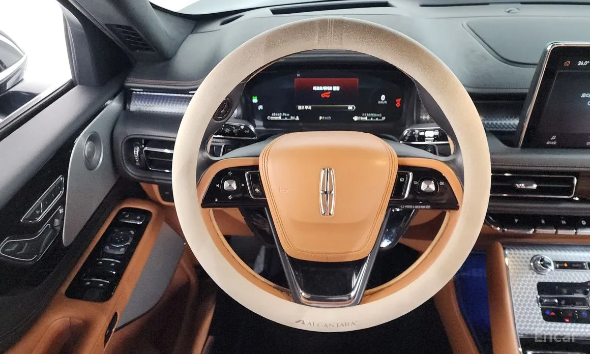 Фото 13 - Lincoln Aviator